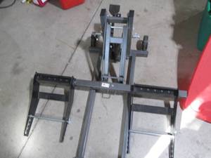 lot 312 image: Pittsburgh 300lb high lift riding l...