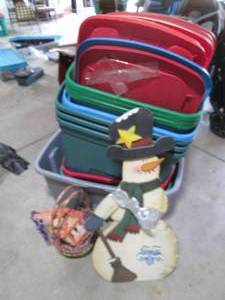 lot 313 image: Nice collection of lidded storage t...