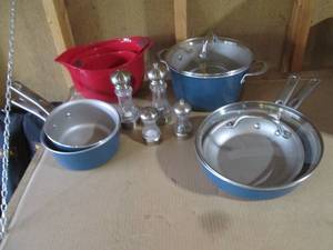 lot 322 image: Cuisinart Mixing bowl set, Teal Aye...