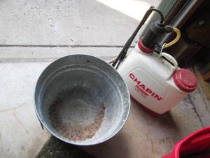 lot 328 image: Chapin Pro Series 4-gallon backpack...