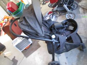 lot 332 image: Modes folding up baby stroller...