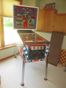 lot 11 image: Well made Vintage Arcade style Ball...
