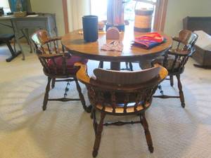 lot 18 image: Round 45 table with a 16 leaf and...