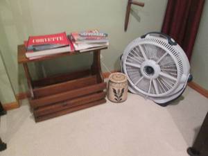 lot 24 image: Fan magazine stand, Corvette and ot...