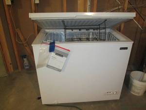 lot 45 image: Clean Magic Chef chest freezer...