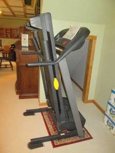 lot 56 image: Golds gum 450 treadmill...