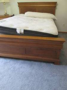 lot 63 image: Sturdy hardwood queen size bed fram...