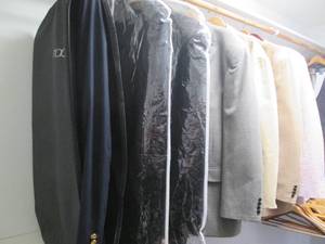 lot 75 image: 7 Mens XXL suit coats. Various sty...