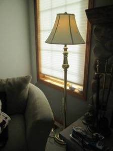 lot 110 image: Freestanding brass-tone floor lamp ...