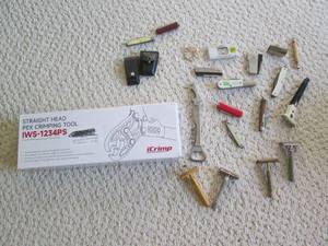 lot 113 image: Lot of vintage knives and razors, a...