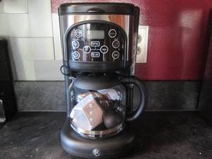 lot 147 image: GE Digital 12-cup coffee maker with...