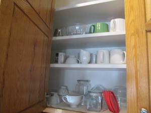 lot 152 image: Gibson China cups, glass Pyrex bowl...