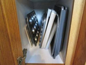 lot 155 image: Metal bakeware pans and sheets, dri...