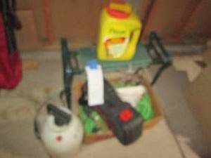 lot 323 image: Mini chainsaw, manual sprayer, gard...