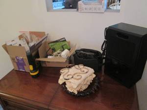 lot 349 image: Assortment of electronics and decor...