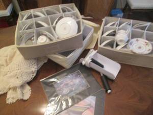 lot 355 image: Fine china in zippered storage cont...