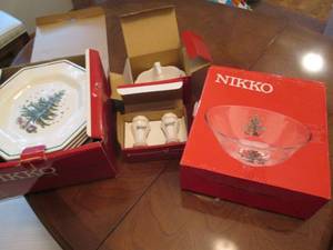 lot 360 image: Lot of Christmastime serving ware w...