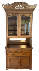 lot 6 image: Antique Oak Hutch Cabinet with Glass Doors and Ornate Detailing