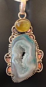 lot 51J image: Sterling Silver Necklace with Agate Pendant