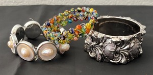 lot 65J image: Set of 3 Assorted Fashion Bracelets Including Silver Tone, Shell, and Colorful Beaded Designs