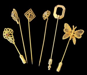 lot 81J image: Set of 6 Vintage Gold-Tone Brooch Pins with Decorative Designs