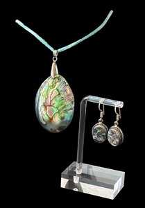 lot 111J image: Abalone Pendant Necklace with Matching Earrings Set
