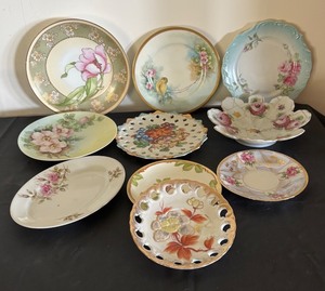 lot 122 image: Set of 10 Vintage Handpainted Fruit and Floral Plates