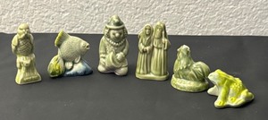 lot 139F image: Set of 6 Wade Whimsies Miniature Ceramic Figurines