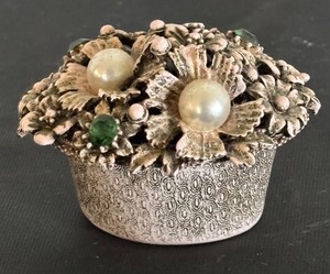lot 147R image: Florenza Vintage Ornate Flower Trinket Box with Faux Pearls and Green Stones