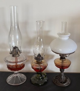 lot 168 image: Set of 3 Vintage Oil Lamps
