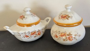 lot 169 image: Pair of Vintage Bomboniere Gallo Lit Floral Dishes with Lids