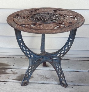 lot 299 image: Vintage Cast Iron Outdoor Side Table with Decorative Top