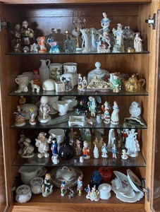 lot 249 image: Large Collection of Vintage Porcelain and Ceramic Figurines and Decorative Items