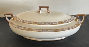 lot 254 image: Homer Laughlin Covered Casserole Dish with Floral Border