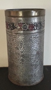 lot 225 image: Vintage Hammered Metal Umbrella Stand with Embossed Floral Band
