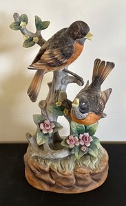 lot 233 image: Vintage Musical Bird Figurine with Flowers
