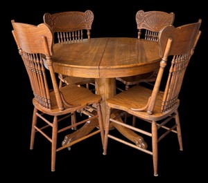 lot 28A image: Vintage Oak Dining Table Table with Four Charming Chairs