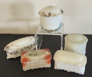 lot 224 image: Set of 5 Vintage White Milk Glass Trinket Boxes with Lids