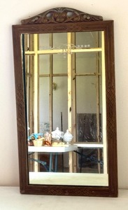 lot 32 image: Vintage Wall Mirror with Decorative Frame