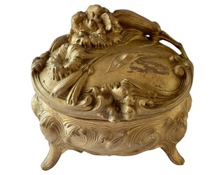lot 34 image: Antique Victorian Art Nouveau Jewelry Casket Box with Floral Motif
