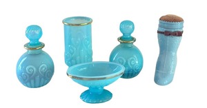 lot 90 image: Vintage Avon Blue Opalescent Vanity Set with Boot Pin Cushion