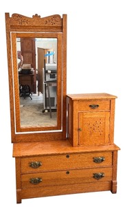 lot 143 image: Antique Oak Gentlemens Dresser with Tall Mirror and Carved Details