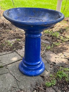 lot 149 image: Large Blue Ceramic Bird Bath