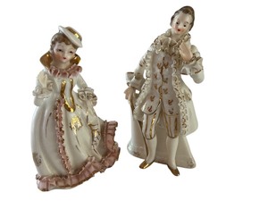 lot 200 image: Pair of Vintage Porcelain Figurines Lady and Gentleman