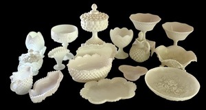 lot 207 image: Collection of Vintage White Milk Glass Decorative Dishes and Bowls