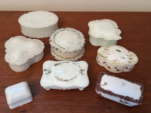 lot 209 image: Collection of 8 Antique and Vintage Decorative Milk Glass Trinket Boxes
