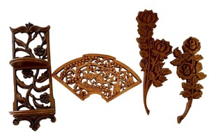 lot 279 image: Set of 4 Vintage Hand Carved Wooden Wall Hangings and Shelf
