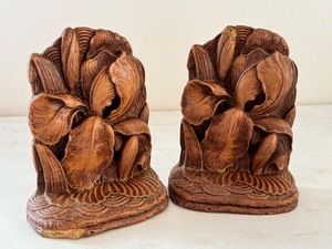 lot 300 image: Pair of Carved Vintage Floral Bookends