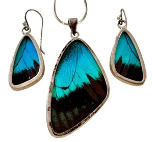 lot 305 image: Set of Butterfly Wing Pendant and Earrings with Unmarked Sterling Silver Frames