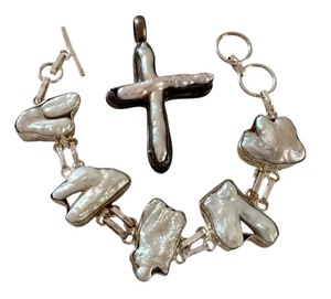 lot 306 image: Sterling Silver Baroque Pearl Bracelet and Cross Pendant Set